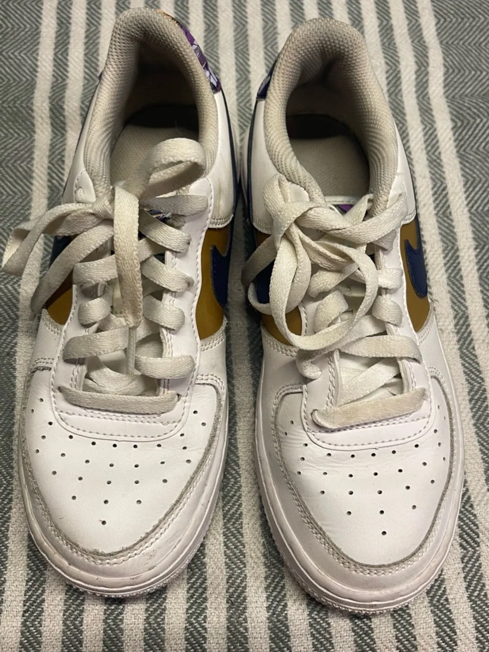 Nike Kids Air Force 1 Low LV8 GS White Floral‎ Gold Sneakers Size 4Y